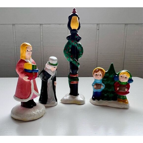 Vintage 4 Piece Ceramic Christmas Carolers and Light post - Picture 5 of 8